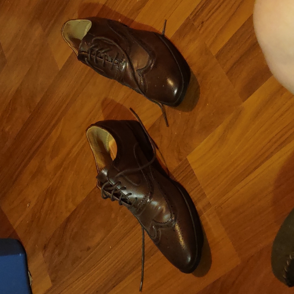 Brown Oxford dress shoes